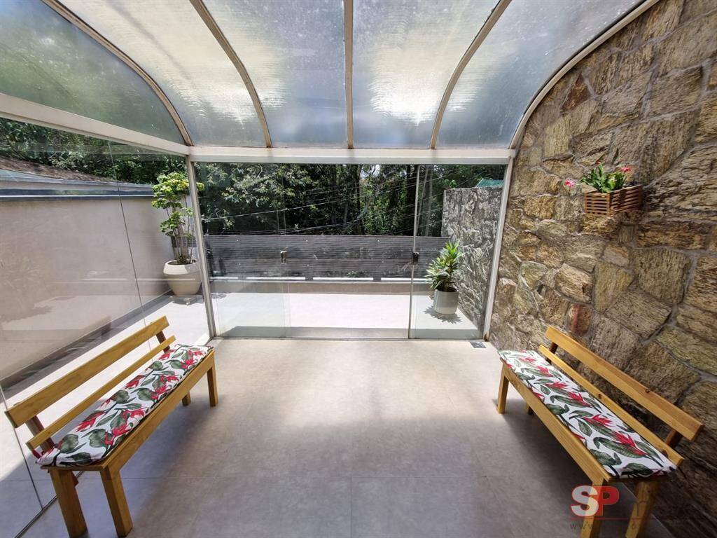 Casa à venda com 3 quartos, 179m² - Foto 1