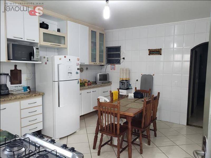 Casa à venda com 3 quartos, 202m² - Foto 2