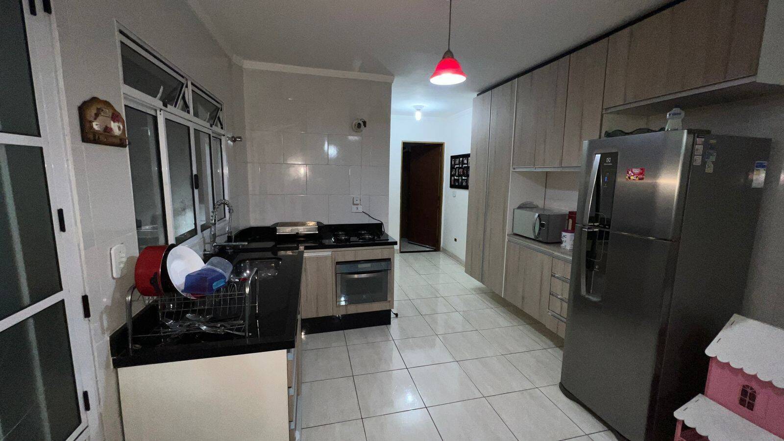 Casa à venda com 3 quartos, 60m² - Foto 1