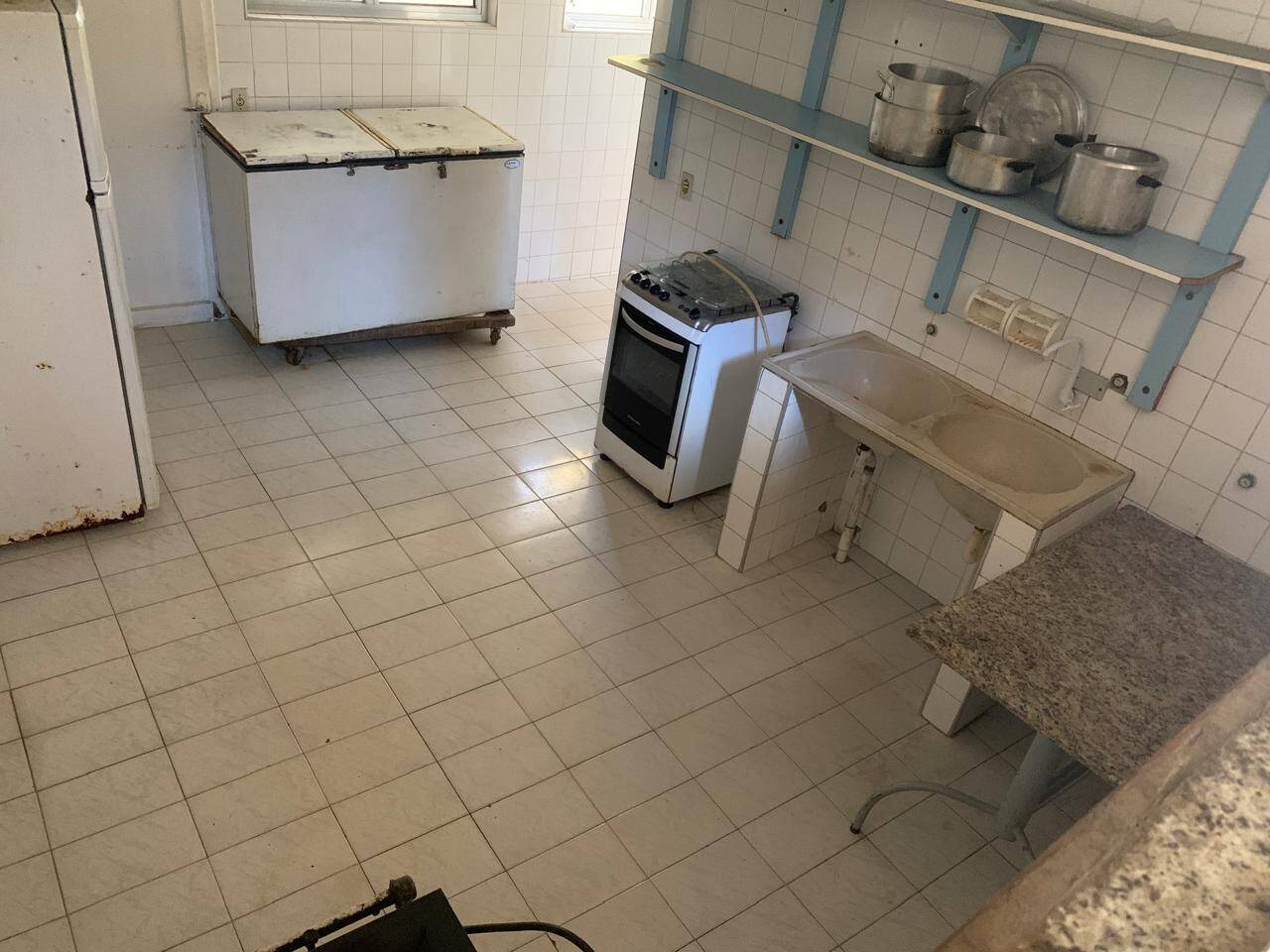 Apartamento à venda com 5 quartos, 36000m² - Foto 4
