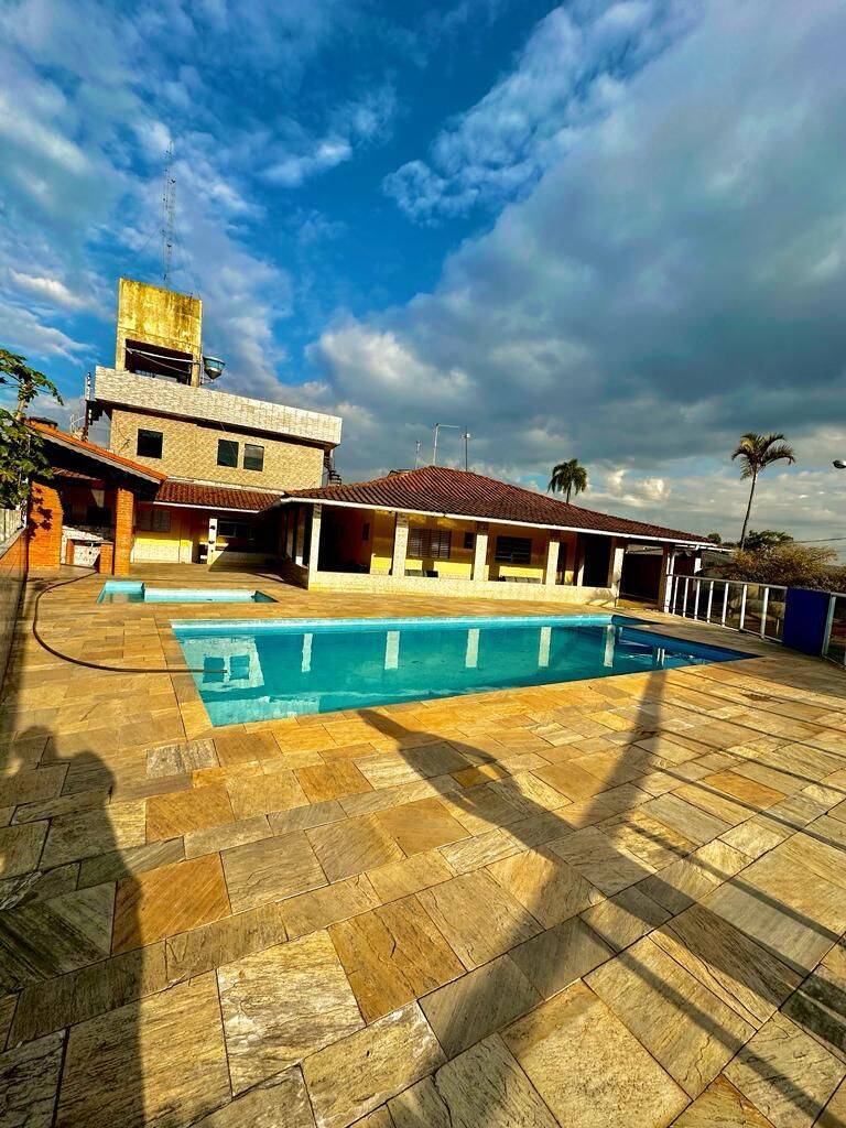 Apartamento à venda com 5 quartos, 36000m² - Foto 1